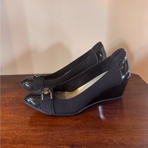 Anne Klein I-flex - Elegant Black Wedge Dress Shoes - 2.5” Heel - sz 9